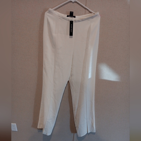 Ellen Tracy White Cream Women's cargo pants, new with tag, $298. - Picture 1 of 5